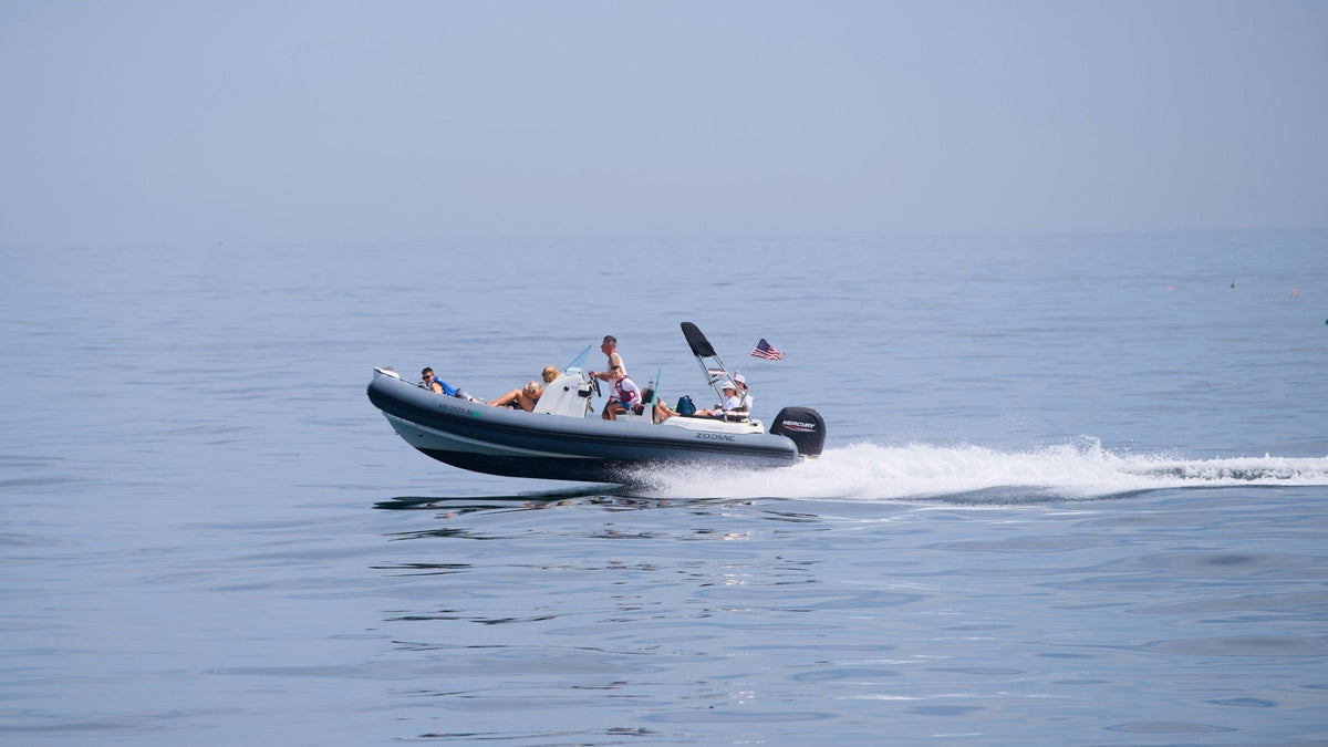 Beginner's Guide to Piloting RIB Boats & Dinghies: Safety, Handling, E ...